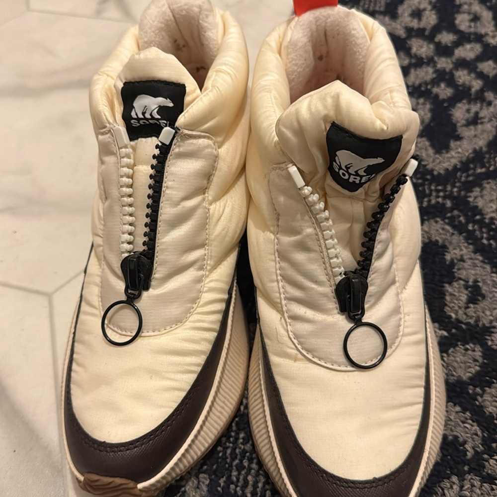 Worn once, the size didn’t feet me